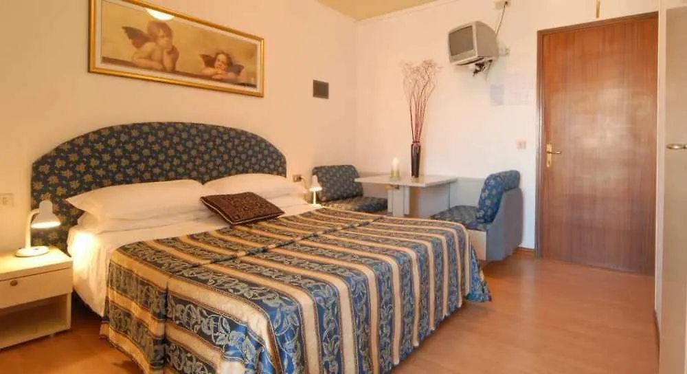 Hotel Amburgo Bibione 3*,